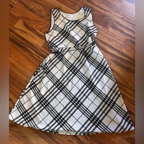 Motherhood Maternity Plaid Sleeveless Dress with Belt - Picture 1 of 4